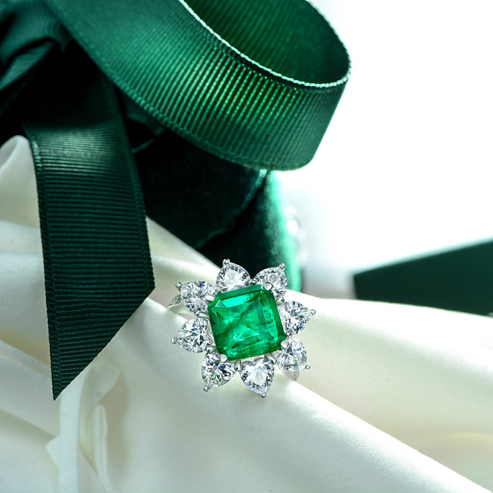 Emerald Gemstone Snow Style Silver Ring