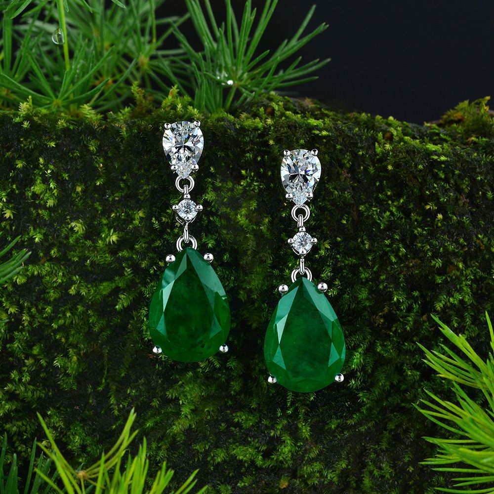 Pear Shaped Emearld Gemstone Silver Earring