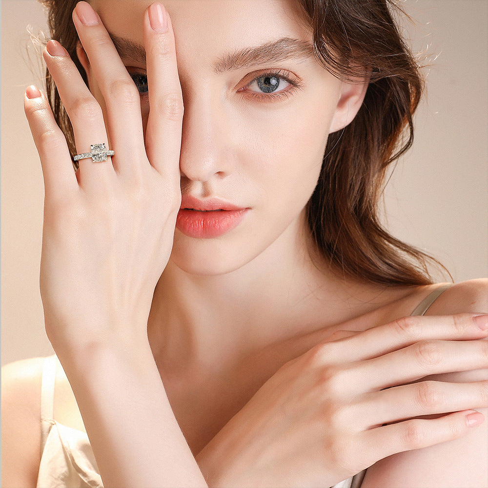 Round Cut Classic Setling Silver Enhancer Ring